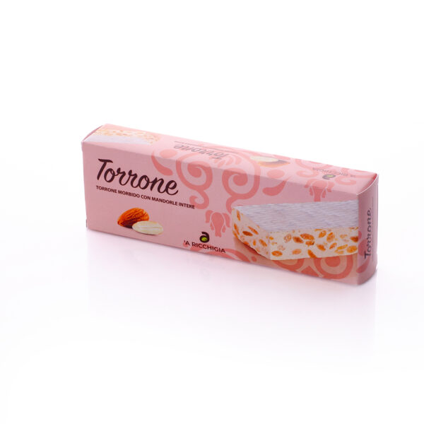 Torrone morbido con mandorle intere