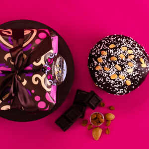 Panettone ricoperto al cioccolato fondente e mandorla - immagine 2