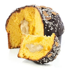 Panettone ricoperto di cioccolato fondente e mandorle farcito con crema di mandorle