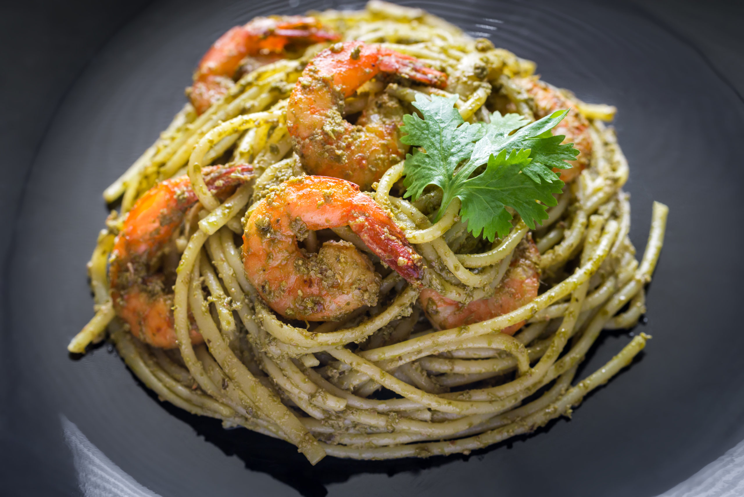 Linguine con gamberi e pesto di pistacchio