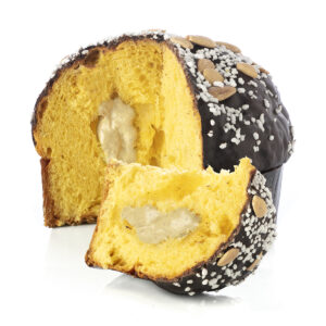 Panettone ricoperto di cioccolato fondente e mandorle farcito con crema di mandorle