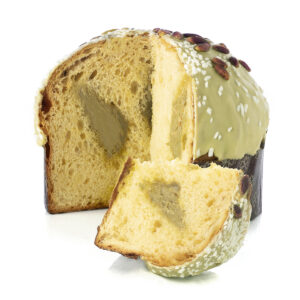 Panettone ricoperto di cioccolato e chicchi di pistacchio farcito con crema al pistacchio di Bronte DOP