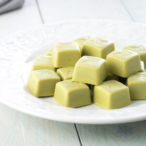 Quadrò al pistacchio ripieni di crema granellata al pistacchio