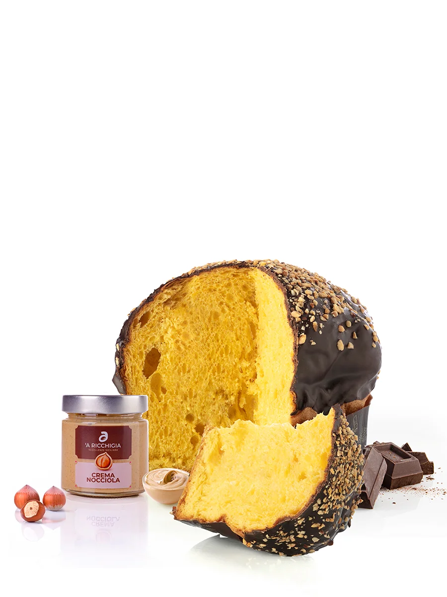 Panettone ricoperto cioccolato nocciola con vaso di crema alla nocciola